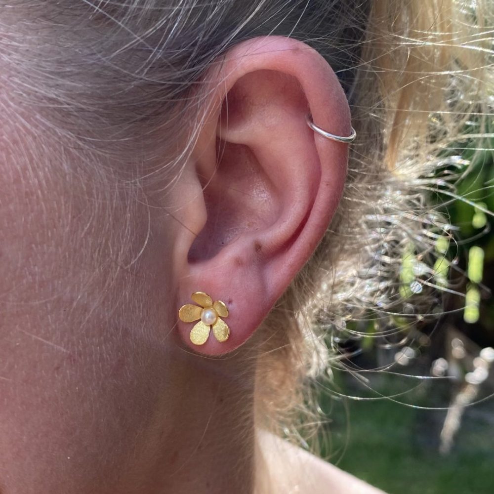 gold pearl flower earring