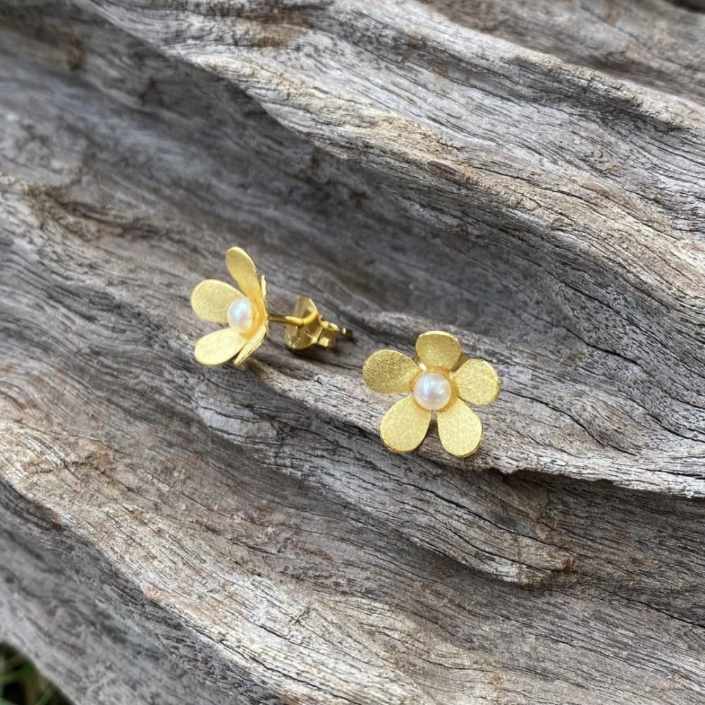 gold pearl flower earrings