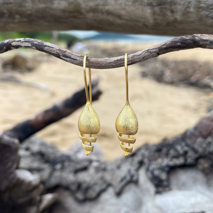 shell earrings